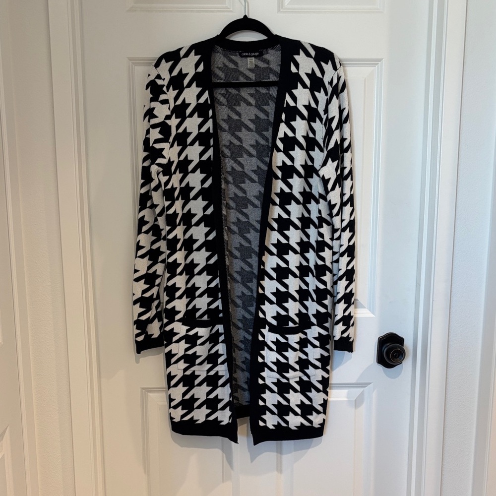 Cable & Gauge Black and White Houndstooth Cardigan